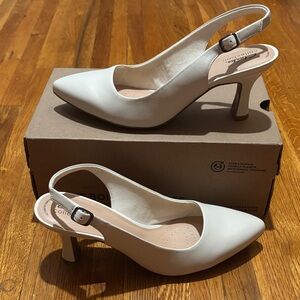 Clark’s Kataleyna Step-Off-White Leather 9.5 Wide WD